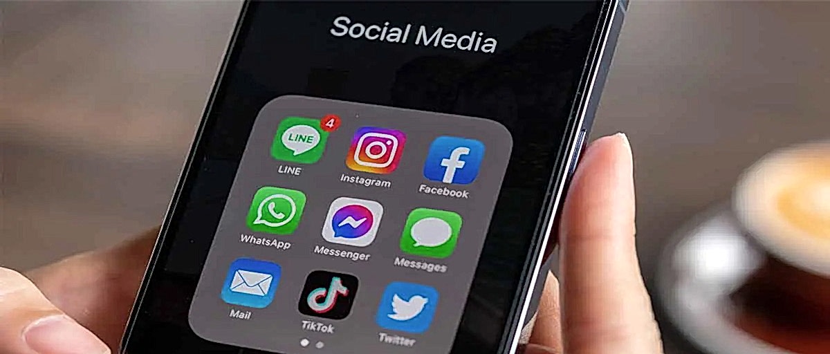 iPhone tutan bir el